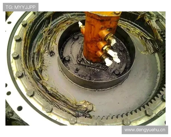 挖掘机回转中心轴承预紧力调整